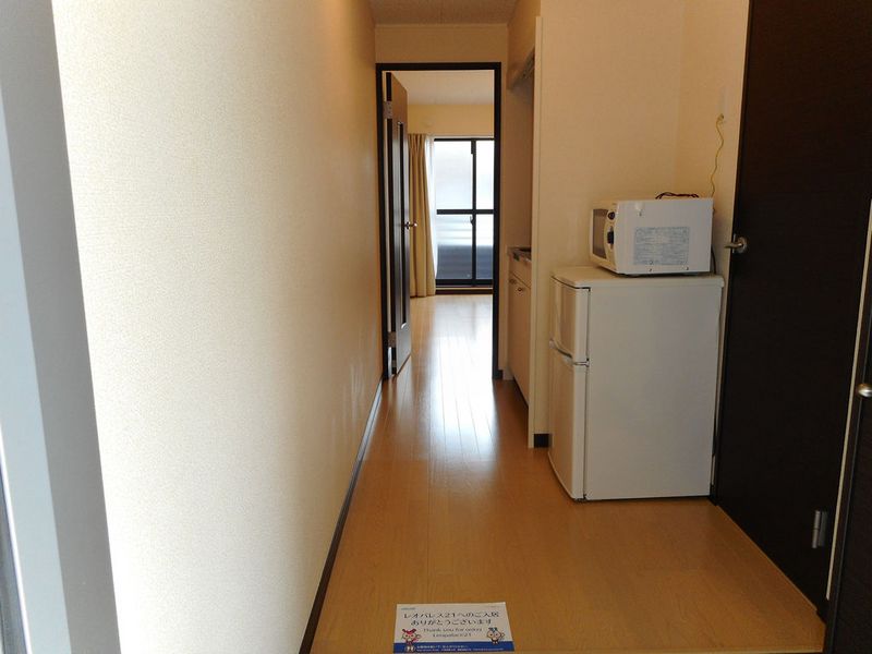 レオネクスト子中サイド 玄関