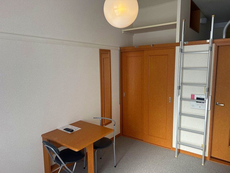 レオパレスヒルズ 居間