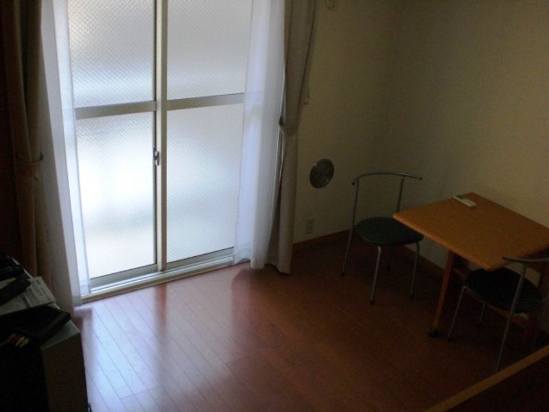 レオパレスデンファレ 居間
