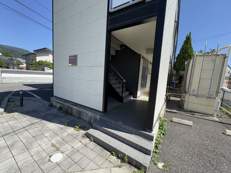 レオパレスフリーデン エントランス