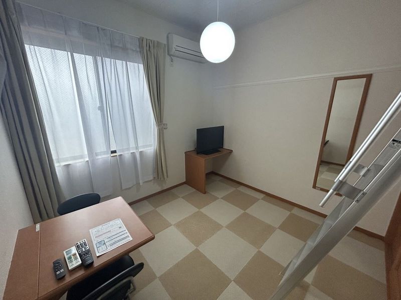 レオパレス響 居間