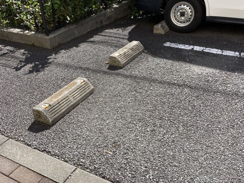 レオパレスコスモわたなべ 駐車場