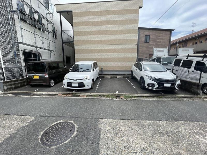 レオパレスプリマベーラ 駐車場