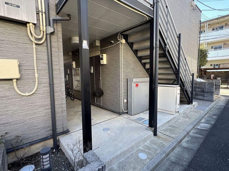 レオパレスワカタケ エントランス