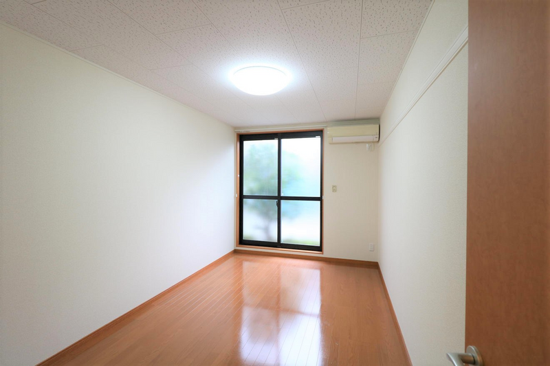 レオパレス京都十条 居間