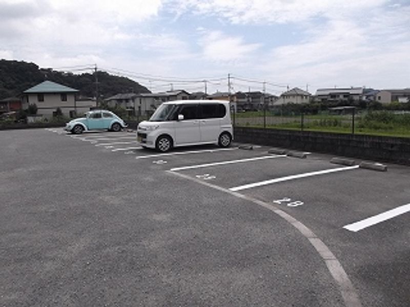 レオパレスサニーハイツⅡ 駐車場