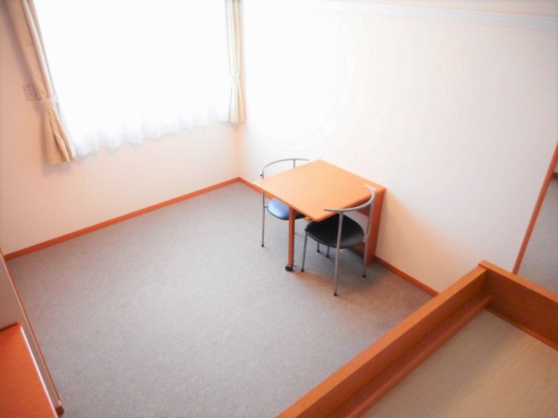 レオパレス平林 居間