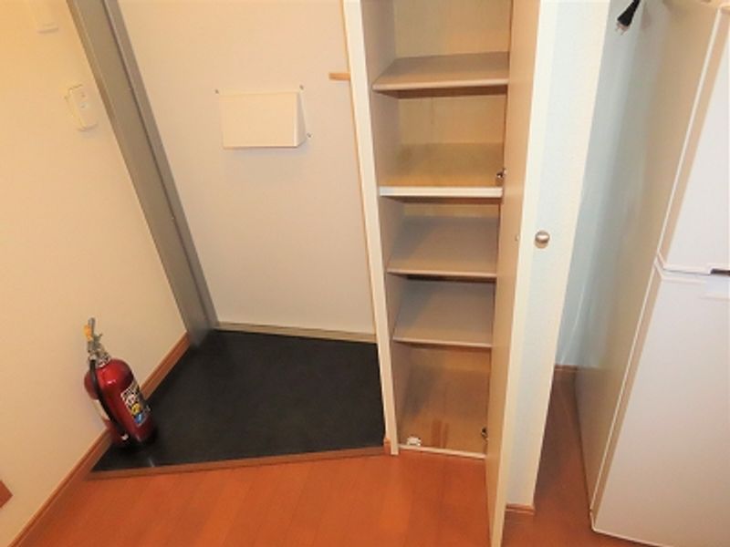 レオパレスリヴェール 玄関