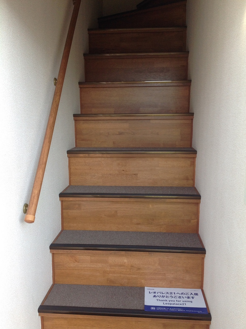 レオパレス佐久 玄関