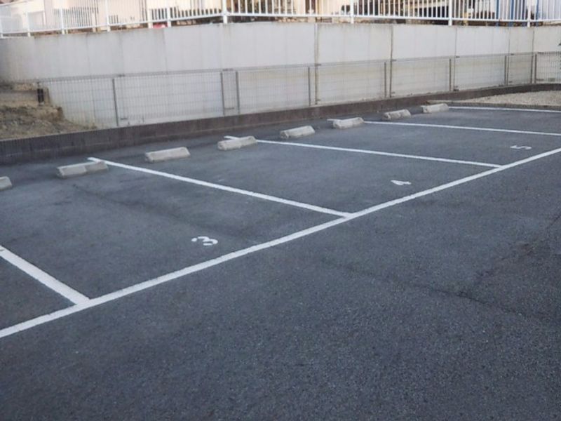 レオネクストオリーブ 駐車場