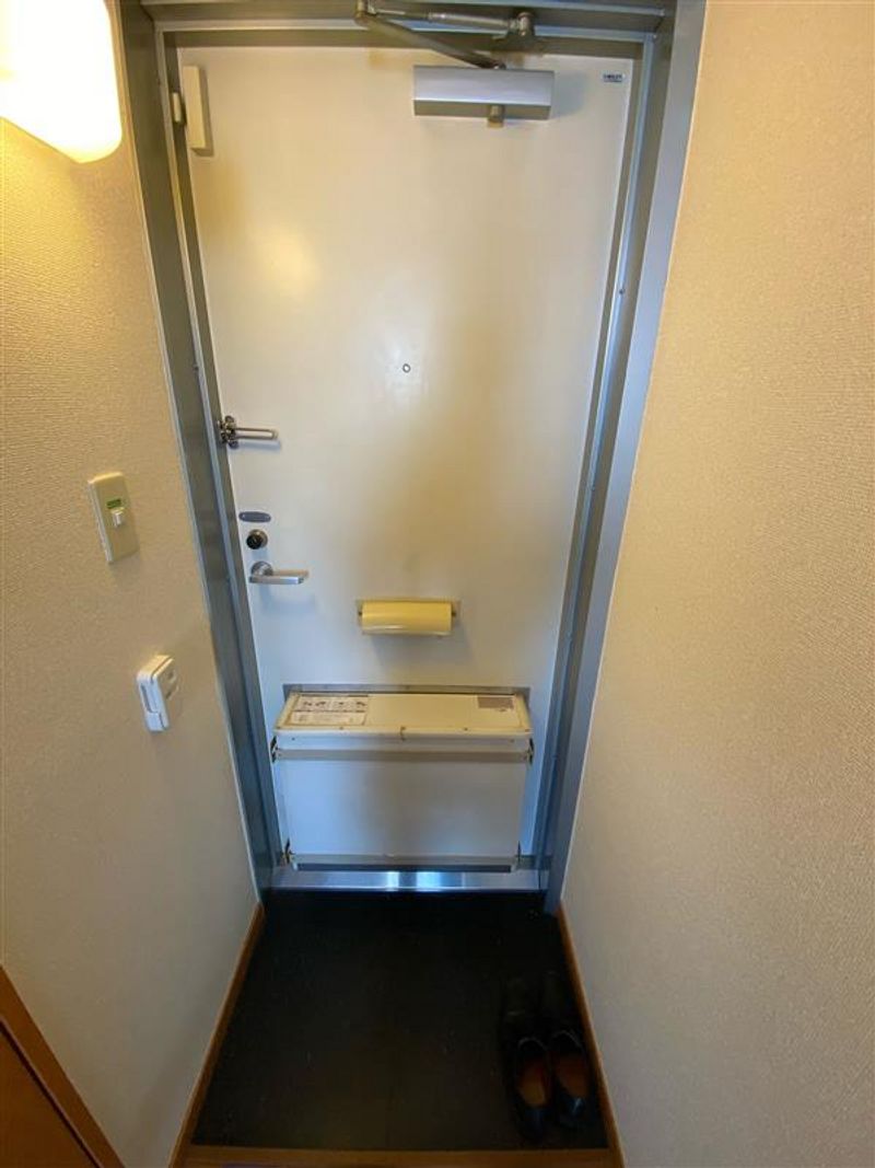 レオパレスアルバ 玄関