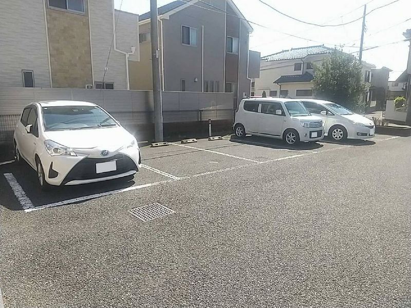 レオパレスプラシード竹丘 駐車場
