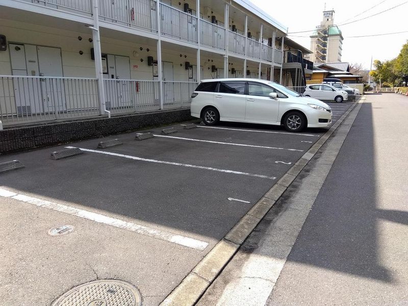 レオパレス楓 駐車場