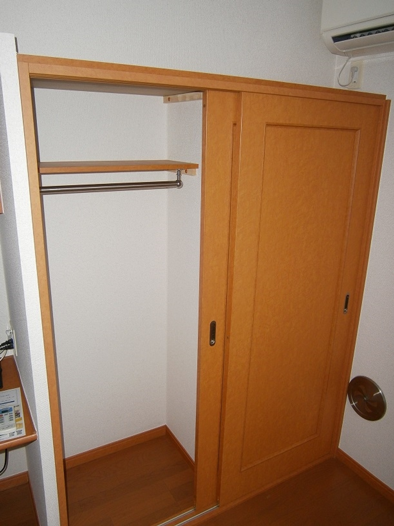 レオパレスフルール 収納