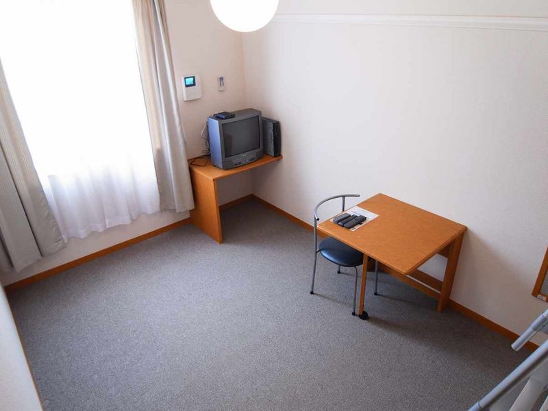 レオパレスシティーハイム 居間