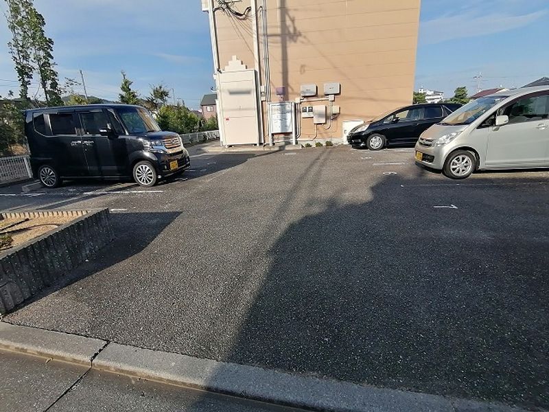 レオパレスグリーンアベニュー 駐車場