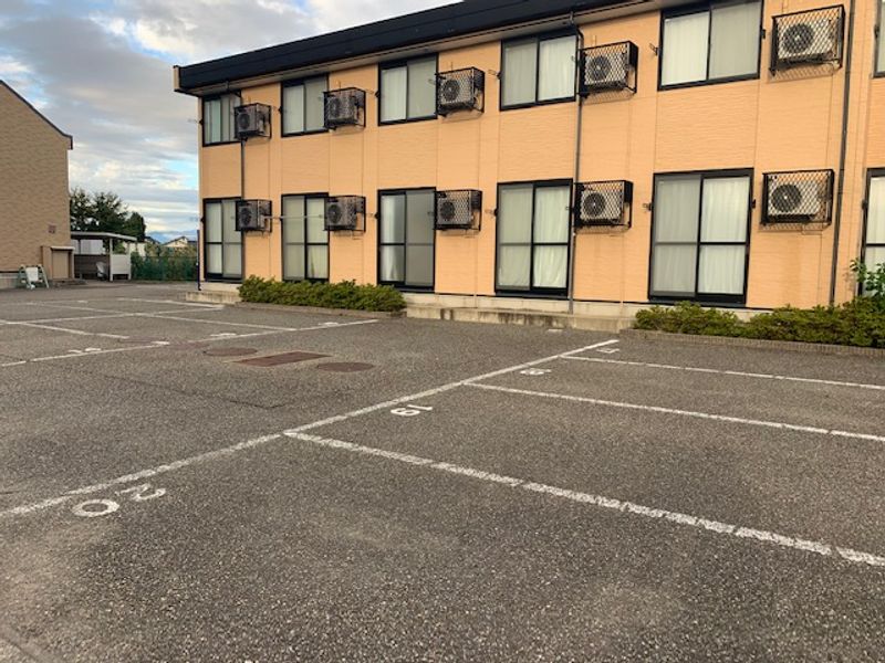 レオパレスピース 駐車場