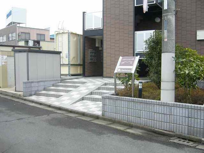 レオパレスタナヒガーデン エントランス