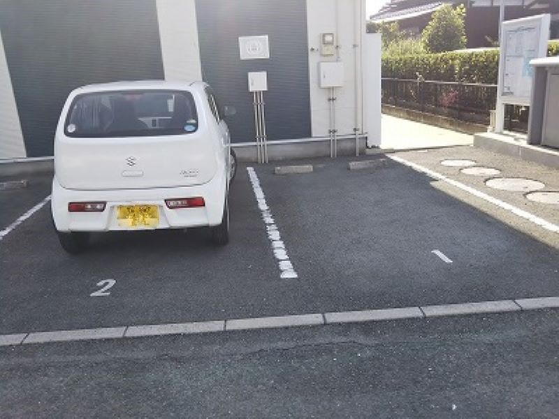 レオネクストウイロウⅤ 駐車場