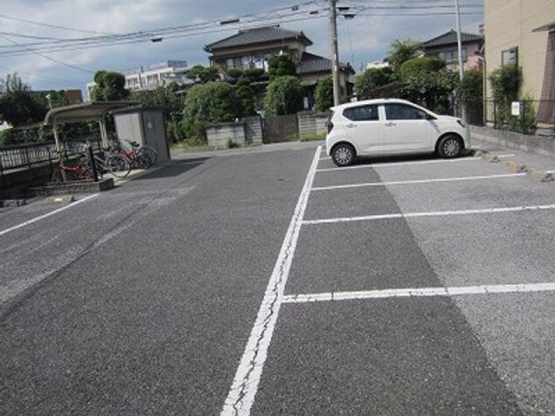 レオパレスシーサー 駐車場