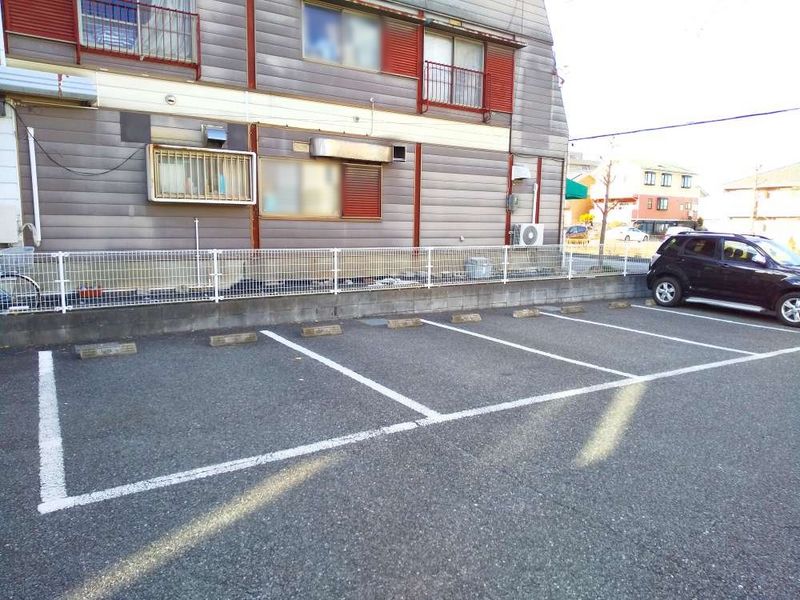 レオパレスポラールお茶山 駐車場