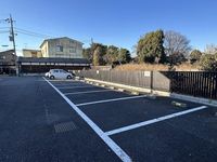 レオパレスウィステリア 駐車場