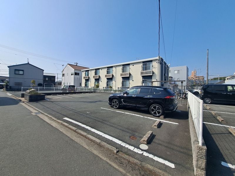 レオネクストＭＡＲＵＹＡＳＵ 駐車場
