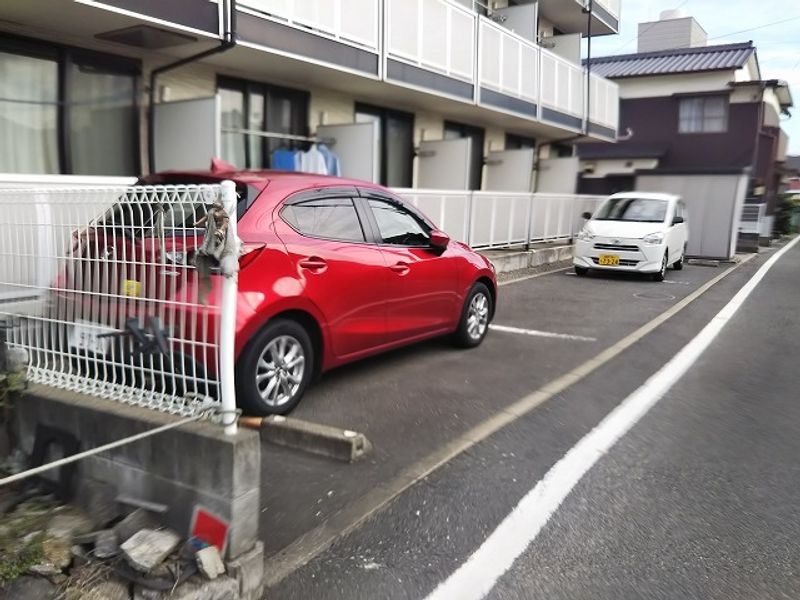 レオパレス雄新ひまわり 駐車場
