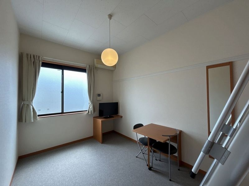 レオパレスラフィーニア 居間