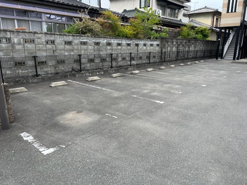 レオパレスエスティ　櫛原 駐車場