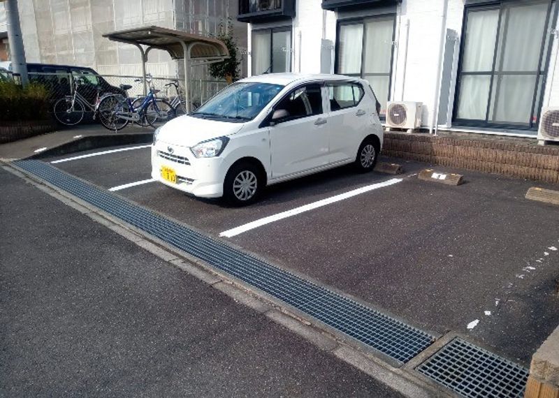 レオパレスボヌール 駐車場