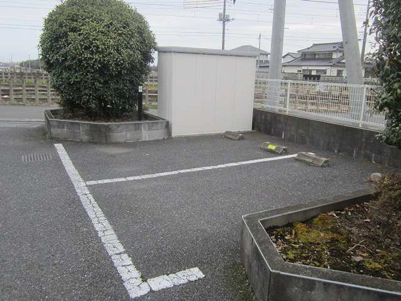 レオパレスルーチェ 駐車場