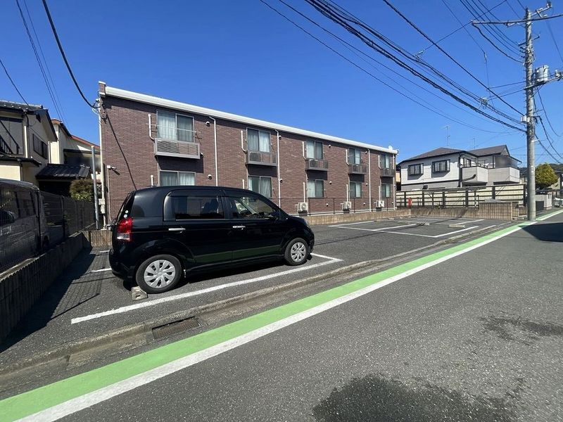 レオネクストフジハイム 駐車場