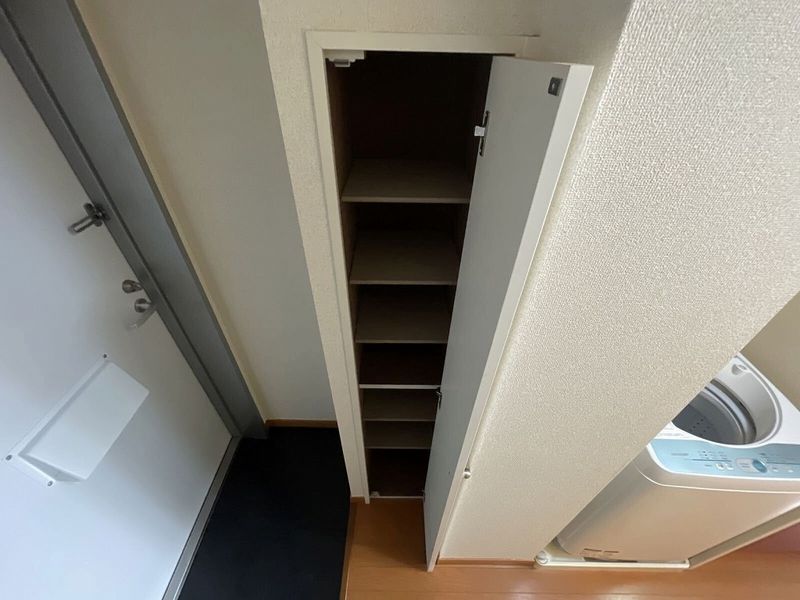 レオパレスタートルクレインⅡ 玄関