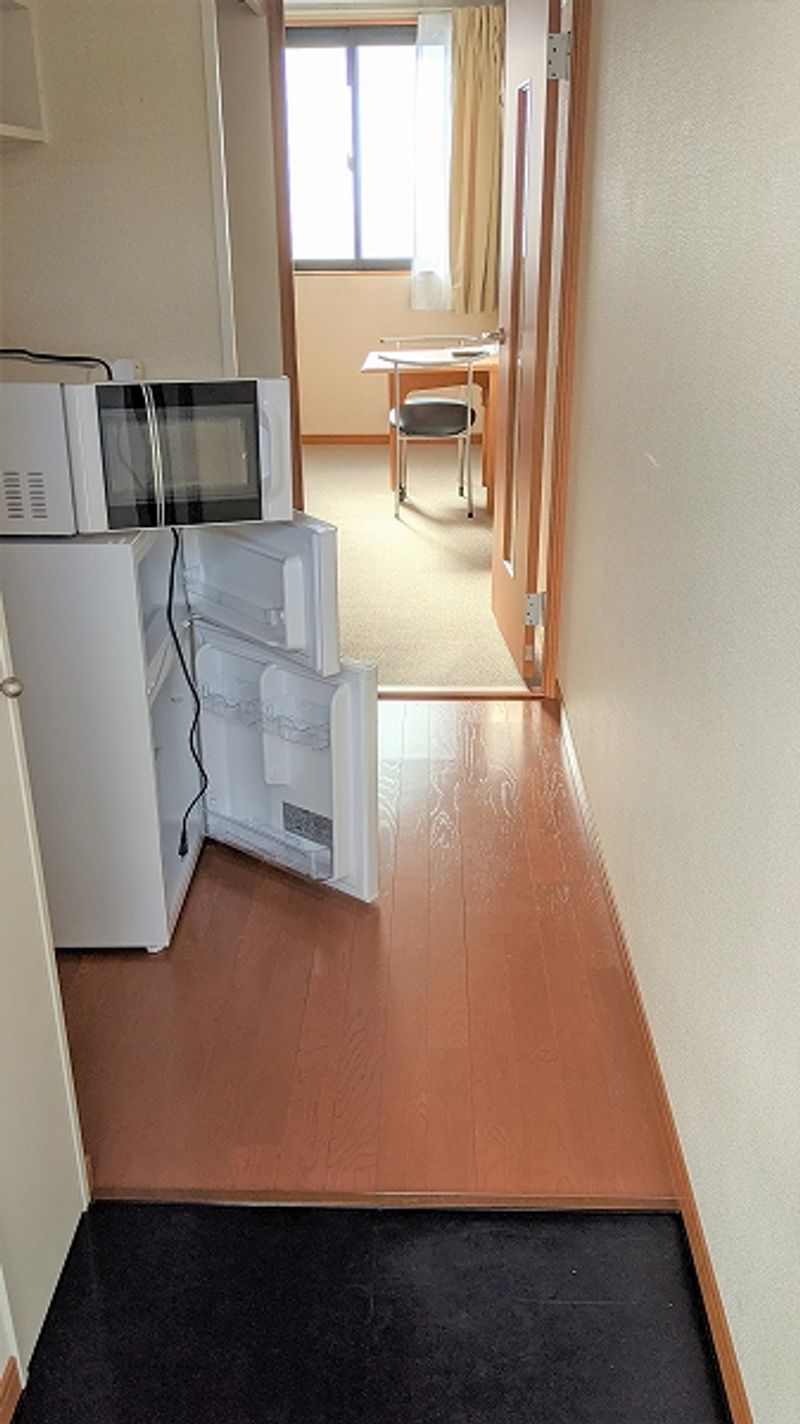 レオパレスレオーノ古府中 玄関