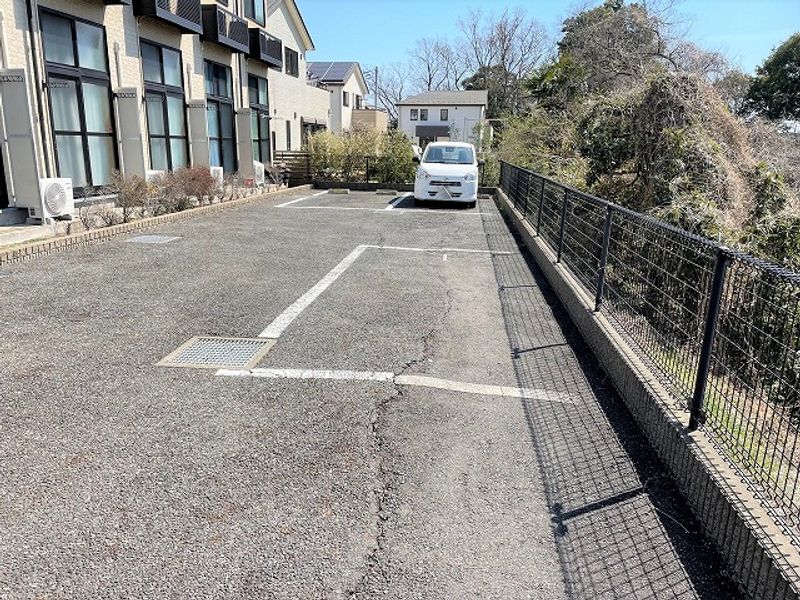 レオパレスかたくりⅡ 駐車場