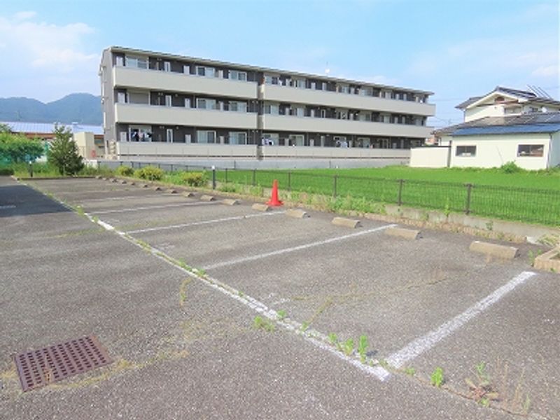 レオパレスうえだはら 駐車場
