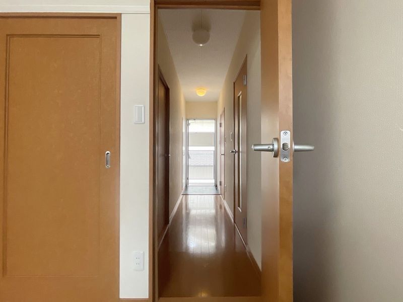 レオパレスシャルマン上 玄関