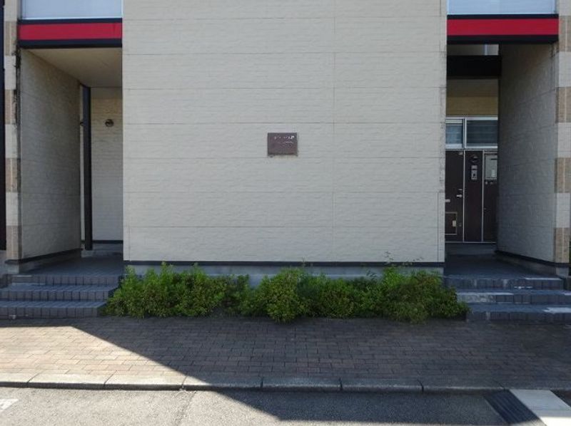 レオパレスメイチョロ千代田町 エントランス