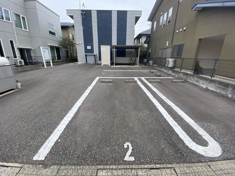レオネクストＳＵＮＦＩＴ 駐車場