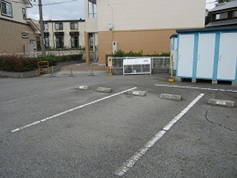 レオパレスオ−ムラ 駐車場