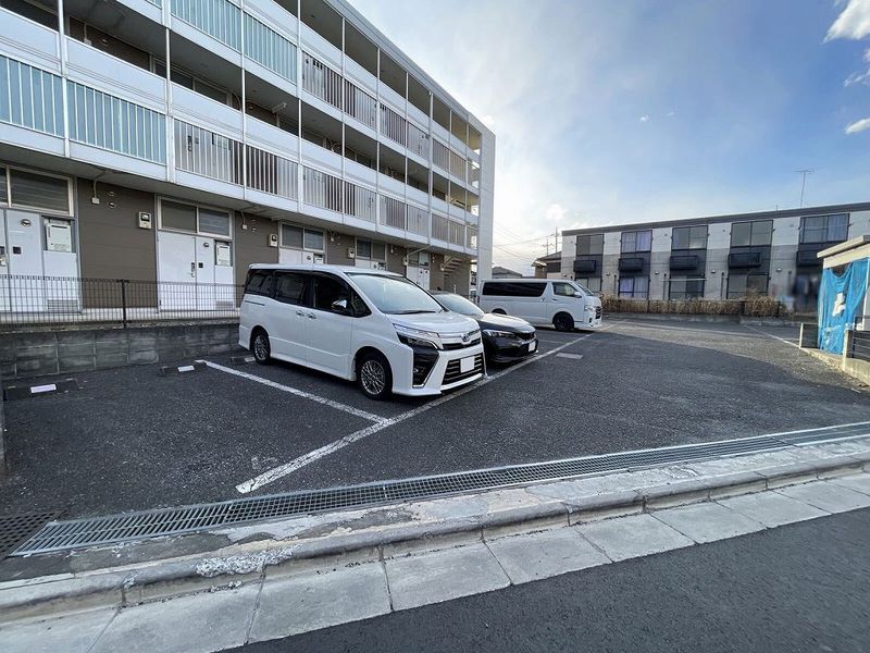 レオパレス光壱番館 駐車場