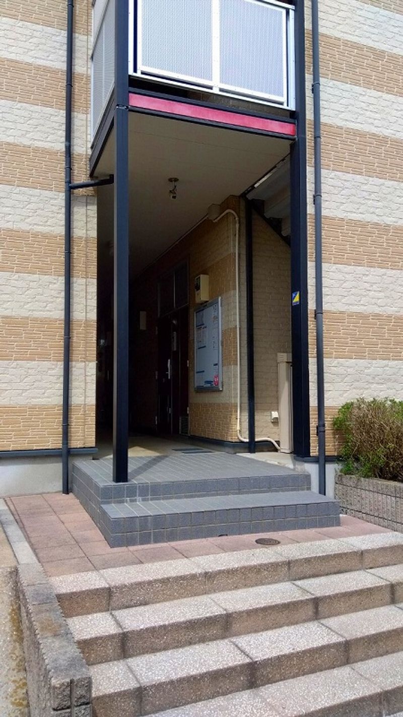 レオパレスカームヒルズ エントランス