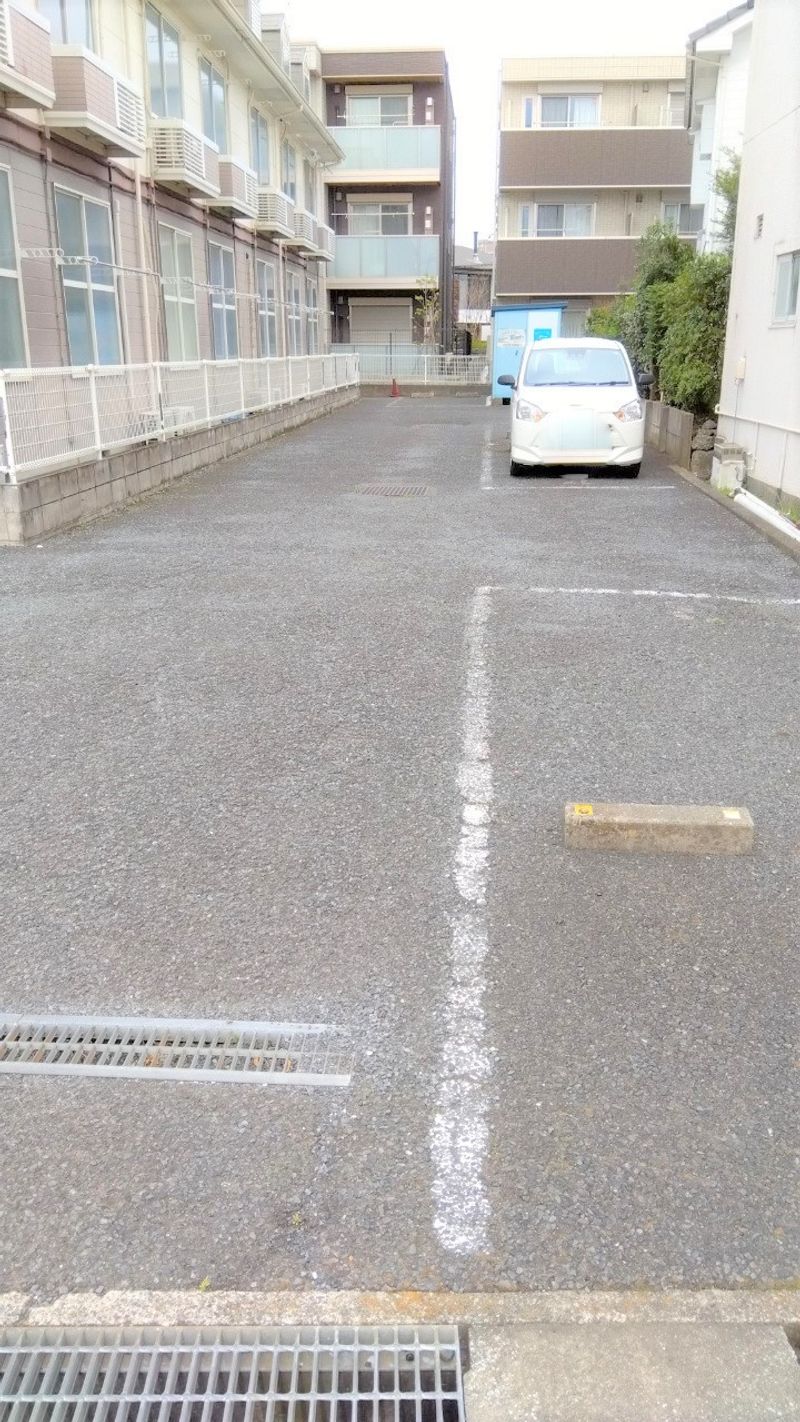 レオパレスシャルム 駐車場