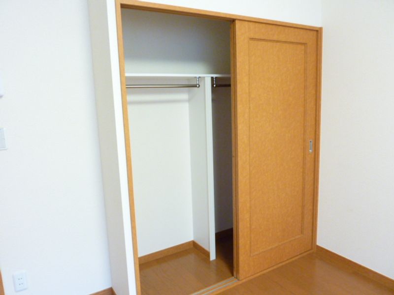 レオパレストゥー　ル　モンドⅡ 収納