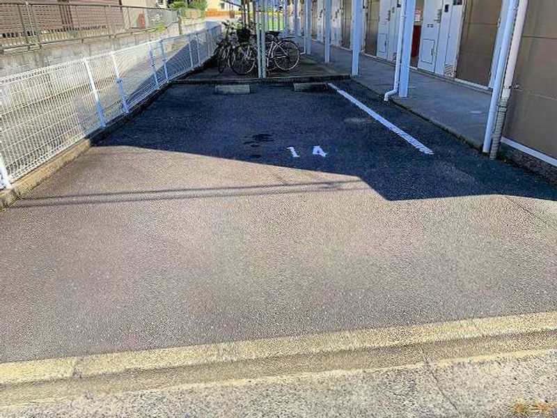 レオパレスクレール 駐車場
