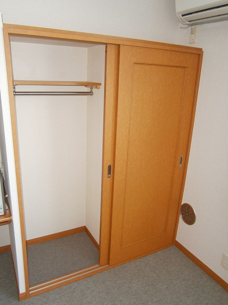 レオパレスフルール 収納