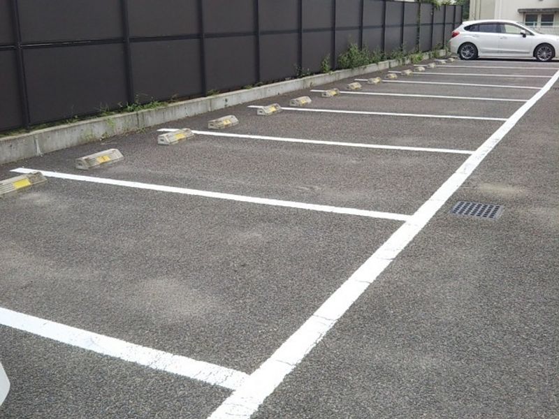 レオパレスしおり 駐車場