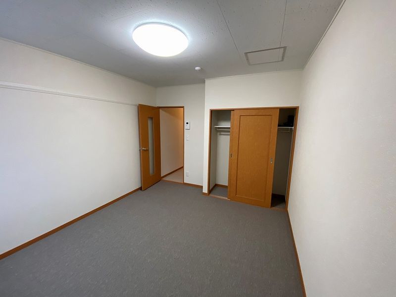 レオパレス室工 居間