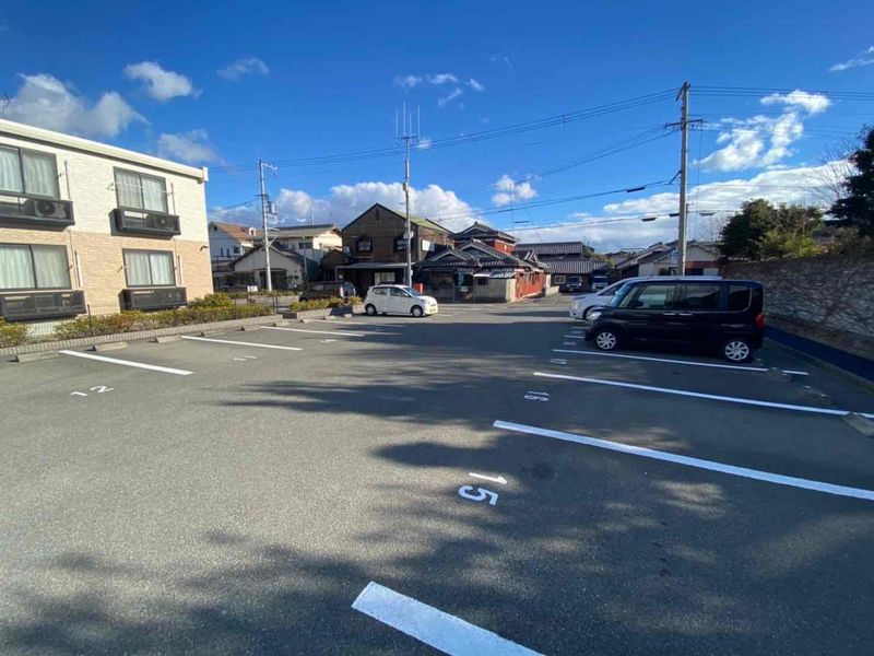 レオパレスビエネスタ 駐車場